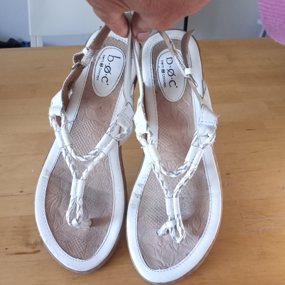 B.O.C Born White Breaded Toe Slingback Sandals Sz 8 - Picture 1 of 8